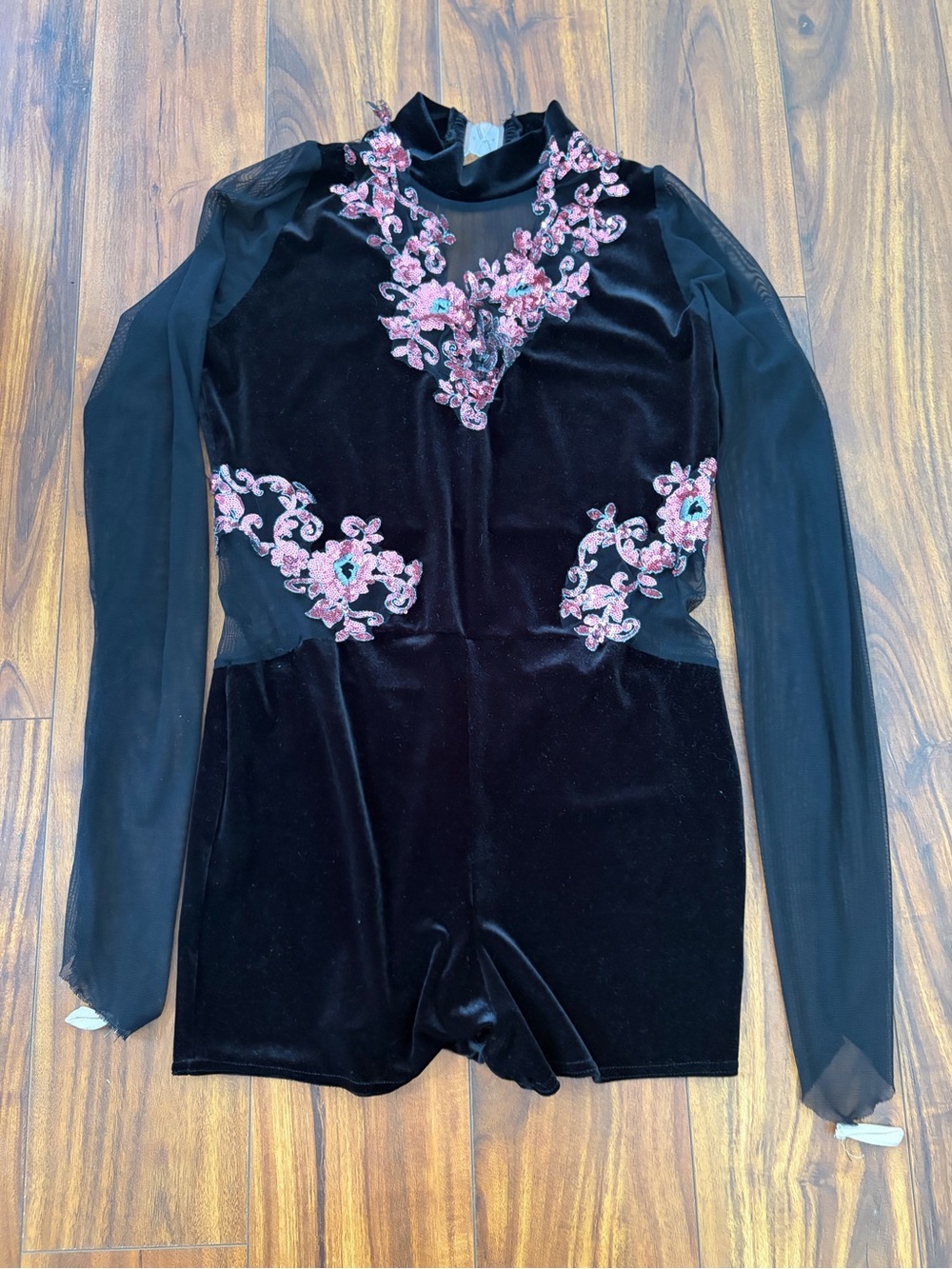 Awish Dance Black Velvet Long-Sleeve Romper Pink Floral Women’s Large Nearly New